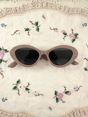 Free People Light Pink Cat-Eye Sunglasses with Gold Star Accents